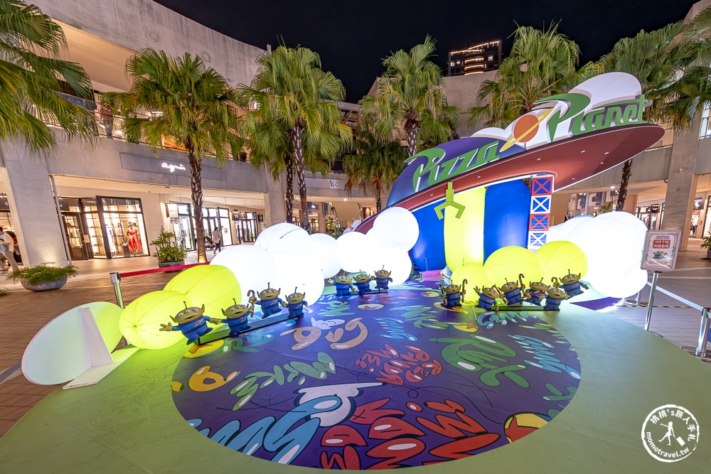 2024聖誕節活動|林口三井OUTLET-繽紛光之祭 蓬蓬星宇宙|聖誕樹裝飾.點燈時間.交通停車