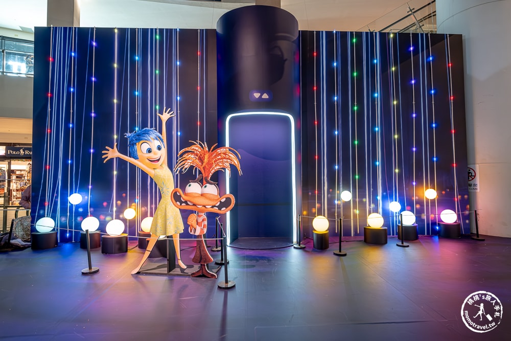 2024聖誕節活動|林口三井OUTLET-繽紛光之祭 蓬蓬星宇宙|聖誕樹裝飾.點燈時間.交通停車