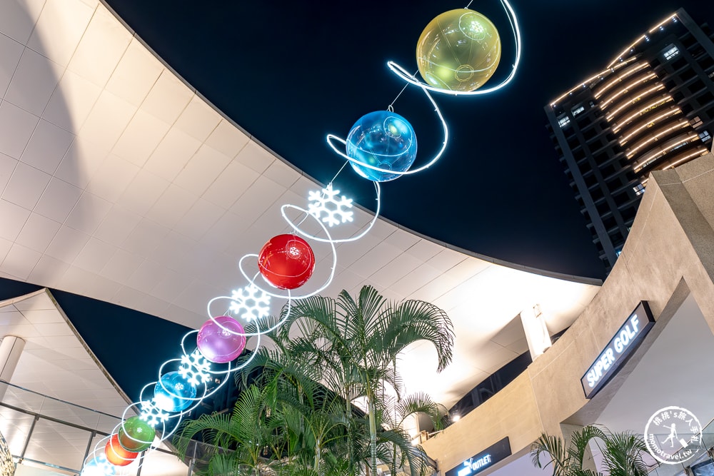 2024聖誕節活動|林口三井OUTLET-繽紛光之祭 蓬蓬星宇宙|聖誕樹裝飾.點燈時間.交通停車
