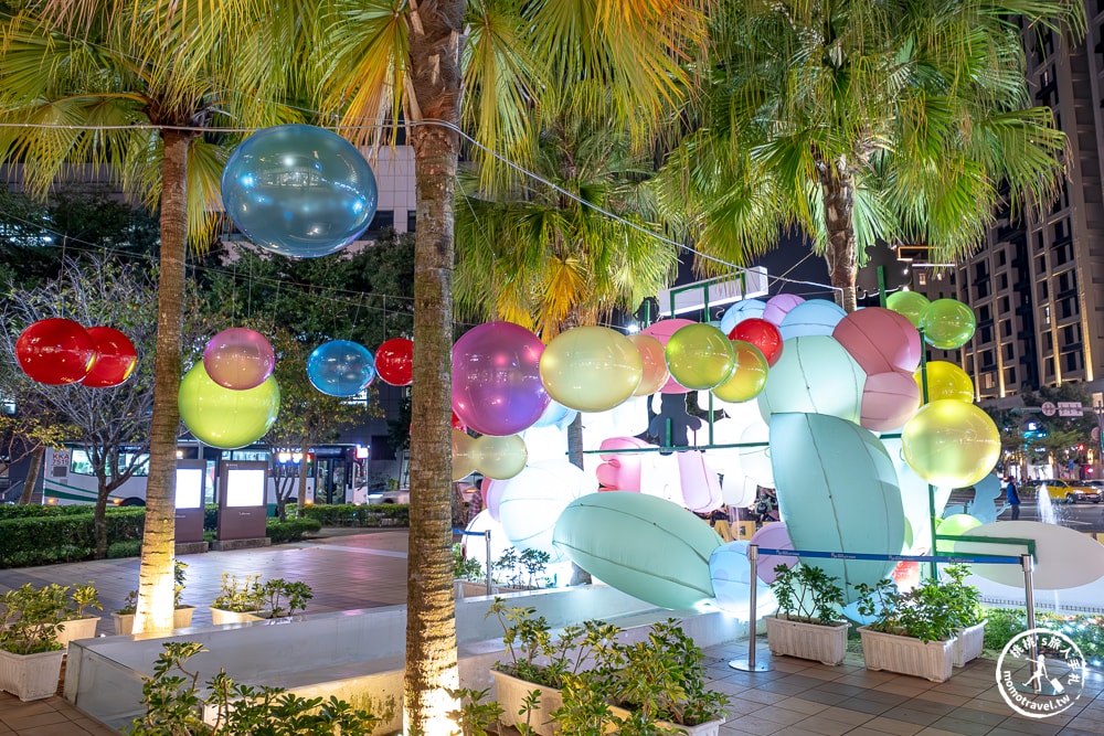 2024聖誕節活動|林口三井OUTLET-繽紛光之祭 蓬蓬星宇宙|聖誕樹裝飾.點燈時間.交通停車