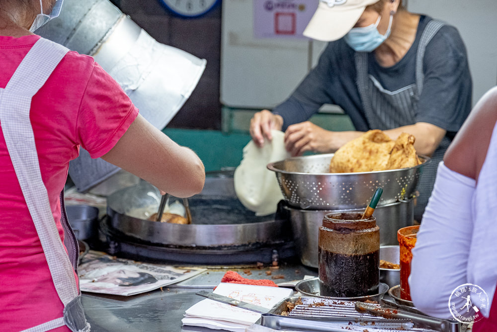 花蓮市區美食》黃車炸彈蔥油餅│可電話預訂取餐 免受現場排隊之苦～