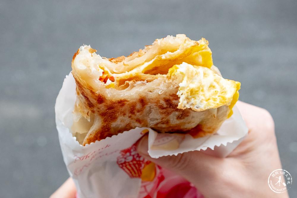 台北公館美食》雄記蔥抓餅-米其林必比登推介│內行吃法加蛋加起司！ 台大水源市場旁小吃推薦(菜單價錢)