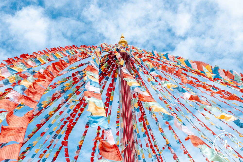 苗栗後龍景點》台灣桑耶寺(免門票)│來自西藏彩色風馬旗下的神聖祝福