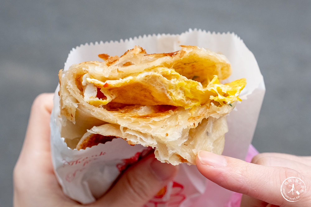 台北公館美食》雄記蔥抓餅-米其林必比登推介│內行吃法加蛋加起司！ 台大水源市場旁小吃推薦(菜單價錢)
