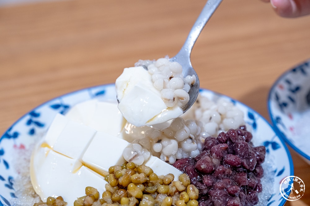 台南中西區美食|懷舊小棧杏仁豆腐冰-內行人都吃「超滑順鮮奶豆腐+芝麻醬」必點推薦(菜單價格.營業時間) 台南中西區美食|懷舊小棧杏仁豆腐冰-內行人都吃「超滑順鮮奶豆腐+芝麻醬」必點推薦(菜單價格.營業時間)