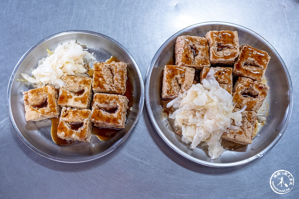 台南南區美食|夏林臭豆腐-鐵皮屋低調賣.卻藏不住店外的排隊人潮(菜單價格.營業時間)