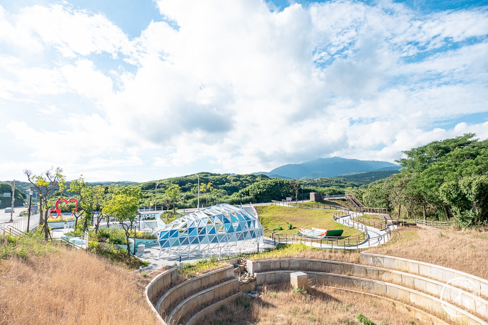 新北石門景點|幸福雙心公園-老梅燈塔人捕魚特色-富貴角打卡趣