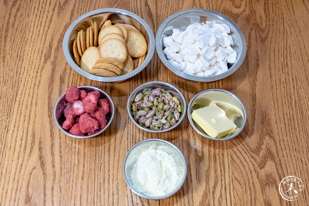 桃桃簡單料理-甜點食譜》草莓開心果雪Ｑ餅│防疫在家簡單做甜點，親子甜點DIY製作教學