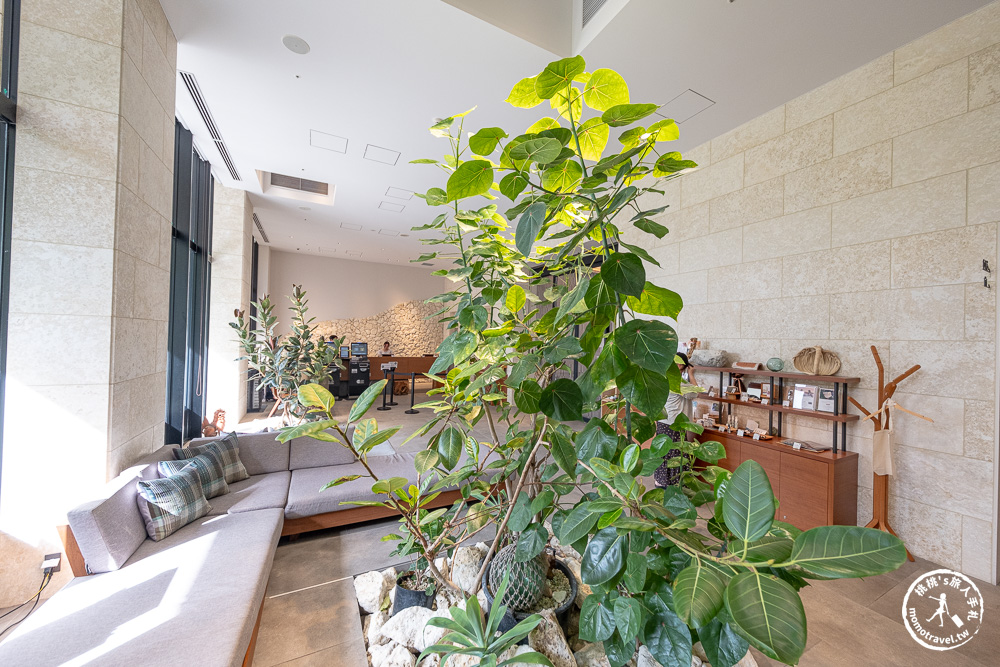 沖繩住宿推薦|Hotel STRATA Naha平價質感飯店開箱|步行到國際通只要8分鐘(房型介紹.交通地點)