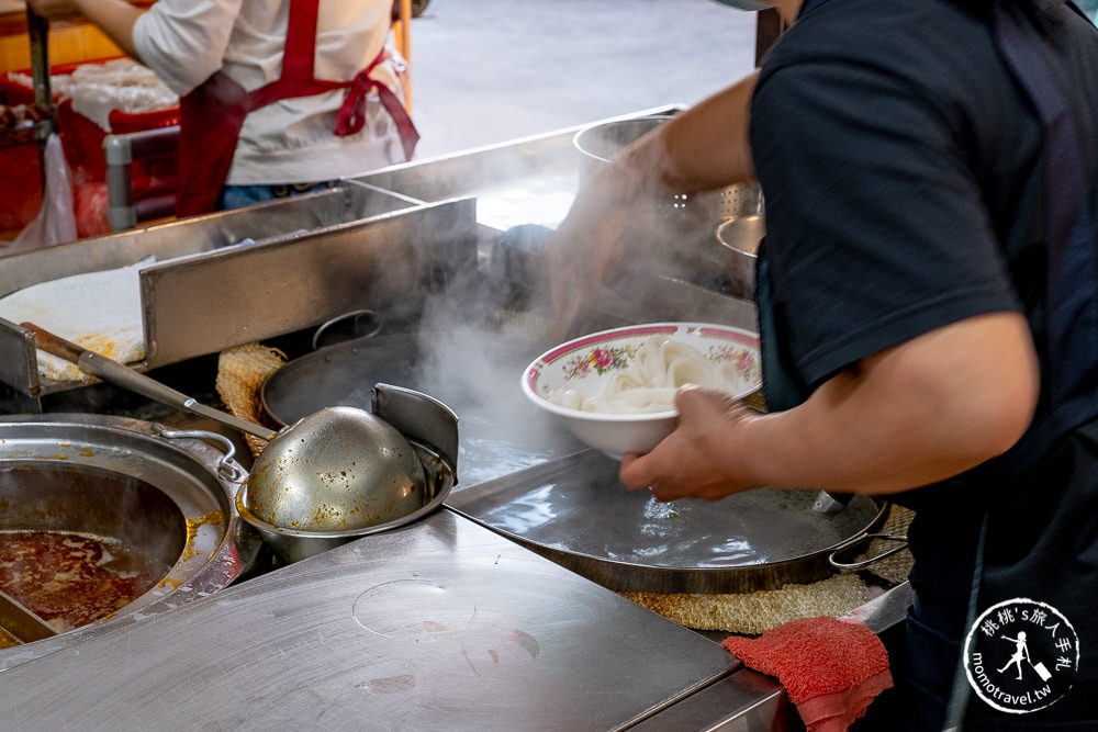 桃園中壢美食》大鬍子米干│忠貞市場內傳統老店 傳承古早味米干飄香