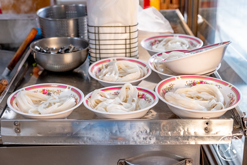 桃園中壢美食》大鬍子米干│忠貞市場內傳統老店 傳承古早味米干飄香