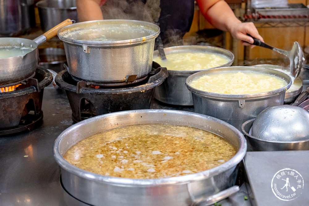 桃園中壢美食》大鬍子米干│忠貞市場內傳統老店 傳承古早味米干飄香