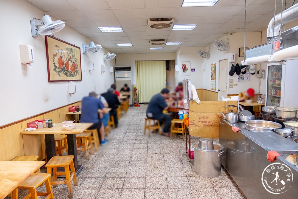 桃園中壢美食》大鬍子米干│忠貞市場內傳統老店 傳承古早味米干飄香