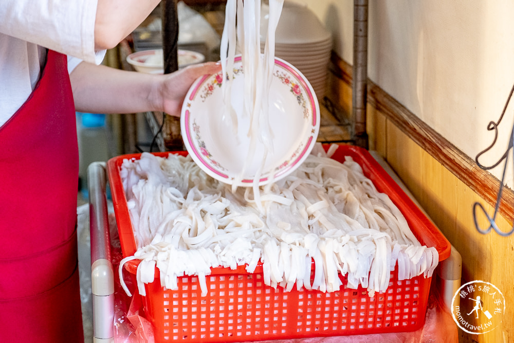 桃園中壢美食》大鬍子米干│忠貞市場內傳統老店 傳承古早味米干飄香