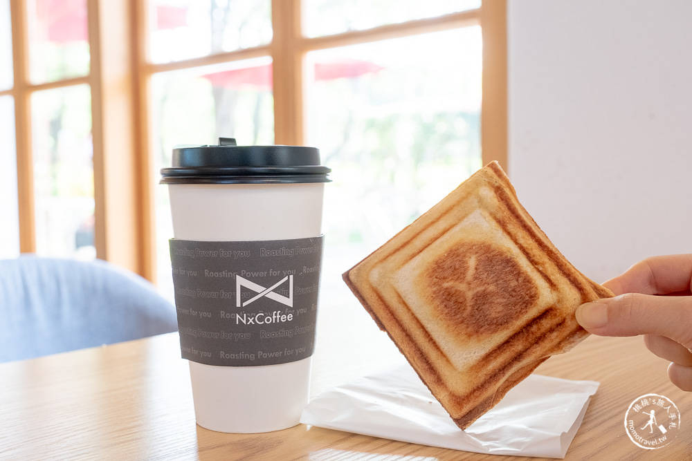 桃園市區美食|NxCoffee虎頭山直營店|虎頭山新創園區內最美的白色老瓦房(營業時間.菜單餐點)