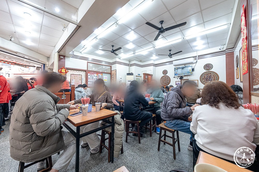 嘉義東區美食|民主火雞肉飯-雞肉軟嫩、油蔥香濃，必點半熟蛋才道地-鄰近東市場還能免費停車！(菜單價格.營業時間)