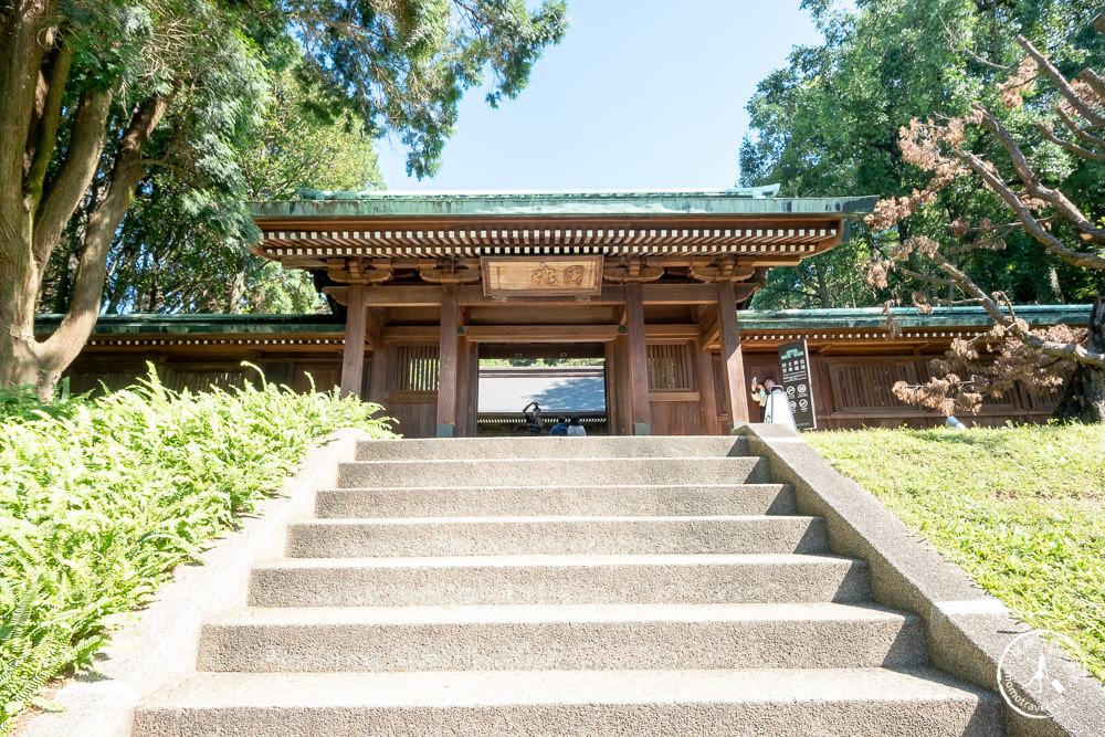 桃園市區景點|桃園神社文化園區(免門票).桃園忠烈祠|鳥居.參道.石燈籠.最完整的神社古蹟