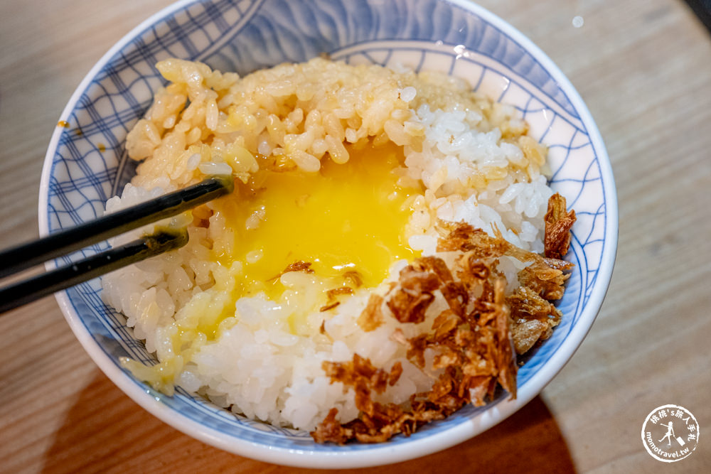 台南中西區美食|鼎富發豬油拌飯-生蛋黃拌飯吃才是正港吃法|藏身巷弄人氣排隊名店(營業時間.菜單價格)