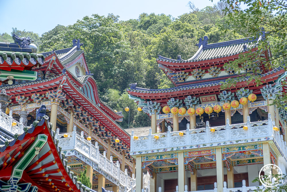南投埔里景點|寶湖宮天地堂地母廟-山巒環繞的道教聖地|宮殿般青色琉璃瓦媲美韓國青瓦台