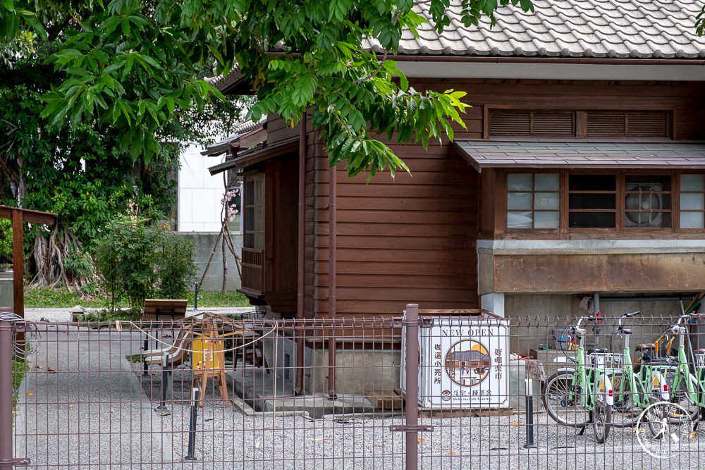 花蓮市區美食》柴犬陪你喝咖啡-咖逼小売所｜檢察長宿舍變身斗宅揀茶舍 (附菜單價格)