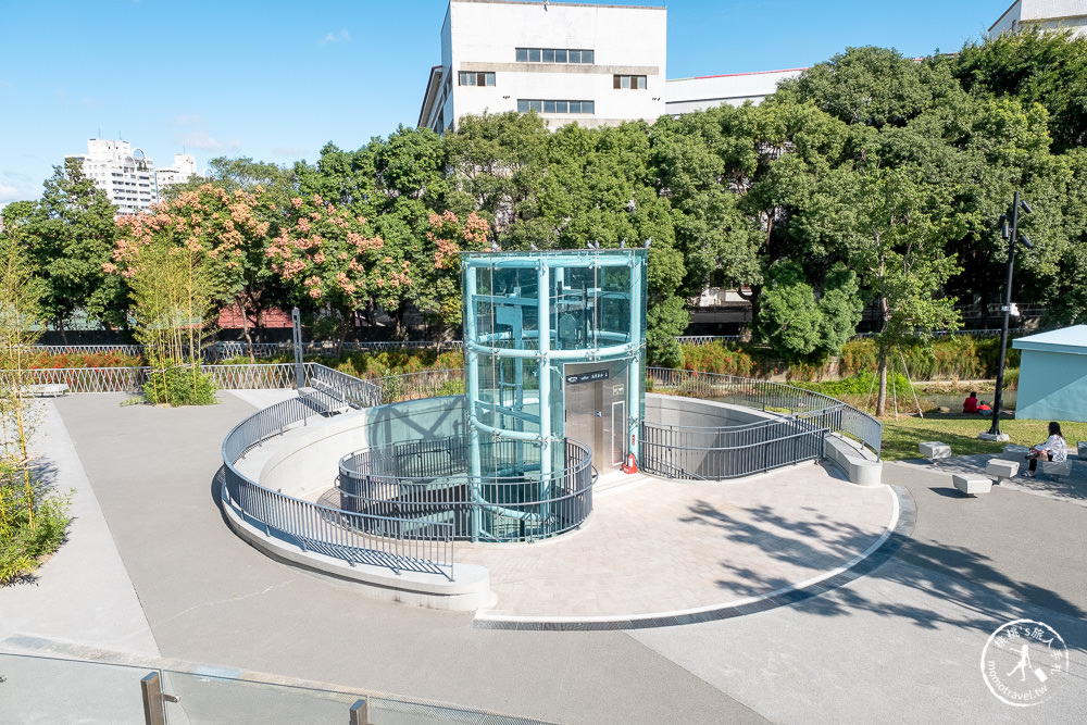 桃園平鎮景點|1895乙未保台紀念公園|乙未之環.清水模水池|親子公園.美拍景點.停車收費