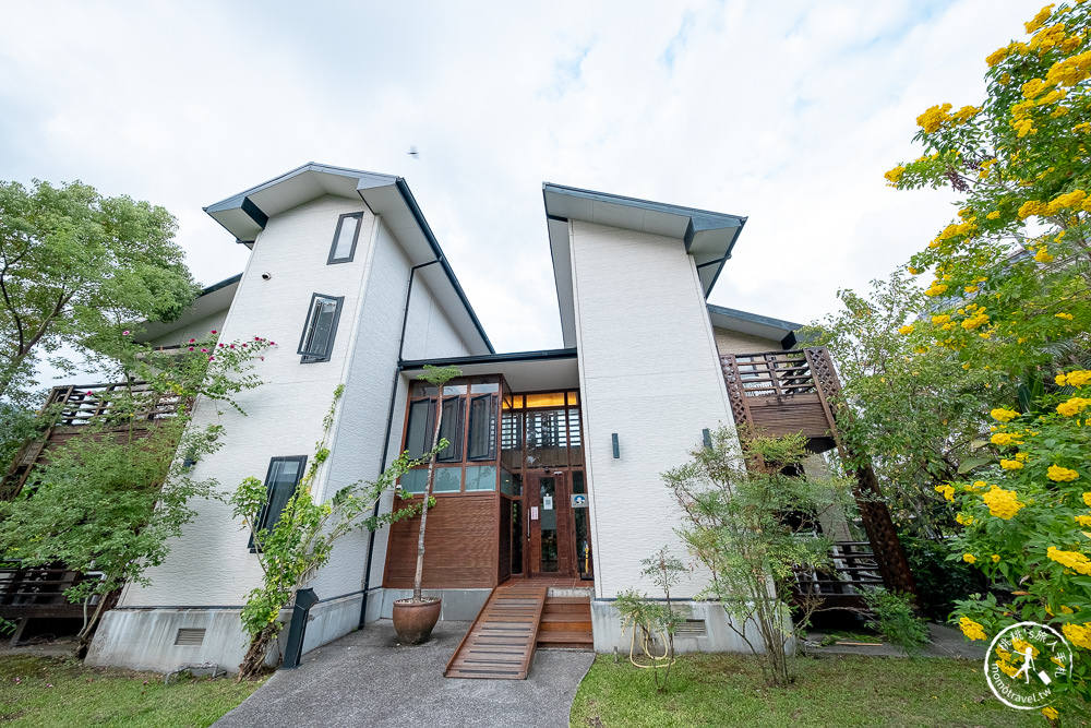 花蓮吉安住宿推薦》金澤居民宿│樹海庭園中的幽美斜頂白牆屋