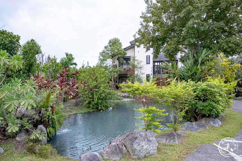 花蓮吉安住宿推薦》金澤居民宿│樹海庭園中的幽美斜頂白牆屋