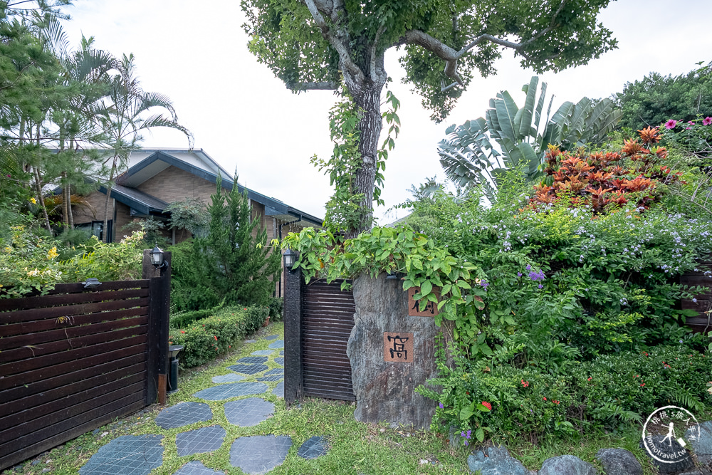 花蓮吉安住宿推薦》金澤居民宿│樹海庭園中的幽美斜頂白牆屋