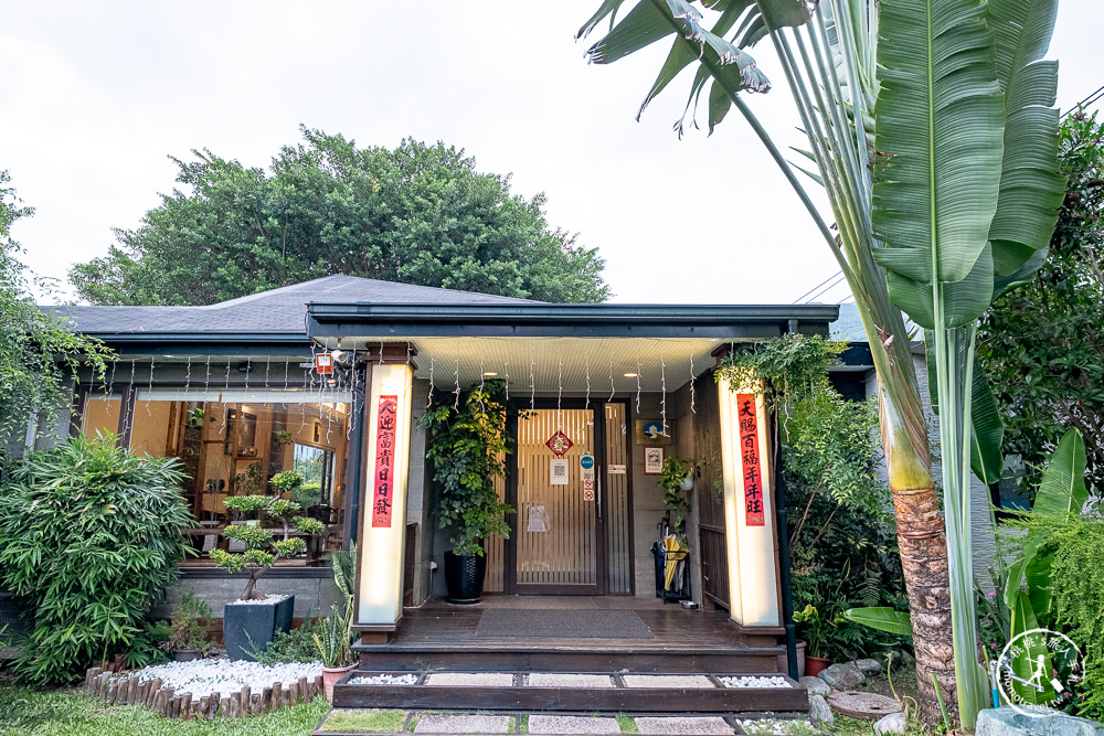 花蓮吉安住宿推薦》金澤居民宿│樹海庭園中的幽美斜頂白牆屋