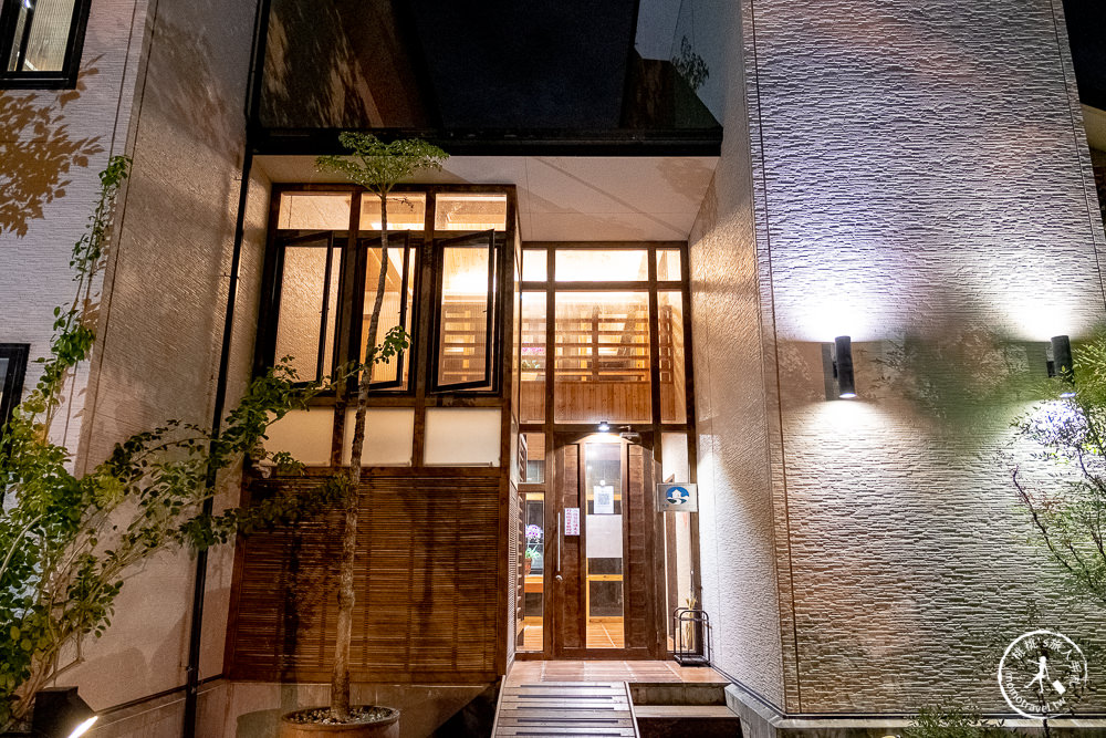花蓮吉安住宿推薦》金澤居民宿│樹海庭園中的幽美斜頂白牆屋