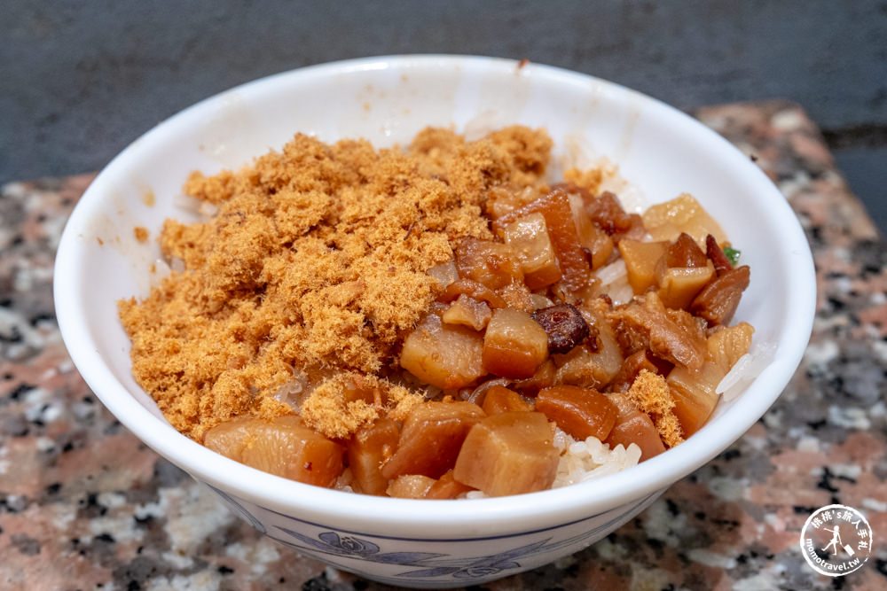 台南中西區美食|無名米糕(炮店米糕) 好吃推薦|米粒分明搭配魚鬆+肉燥，藏於巷弄依舊大排長龍(菜單價格.營業時間)