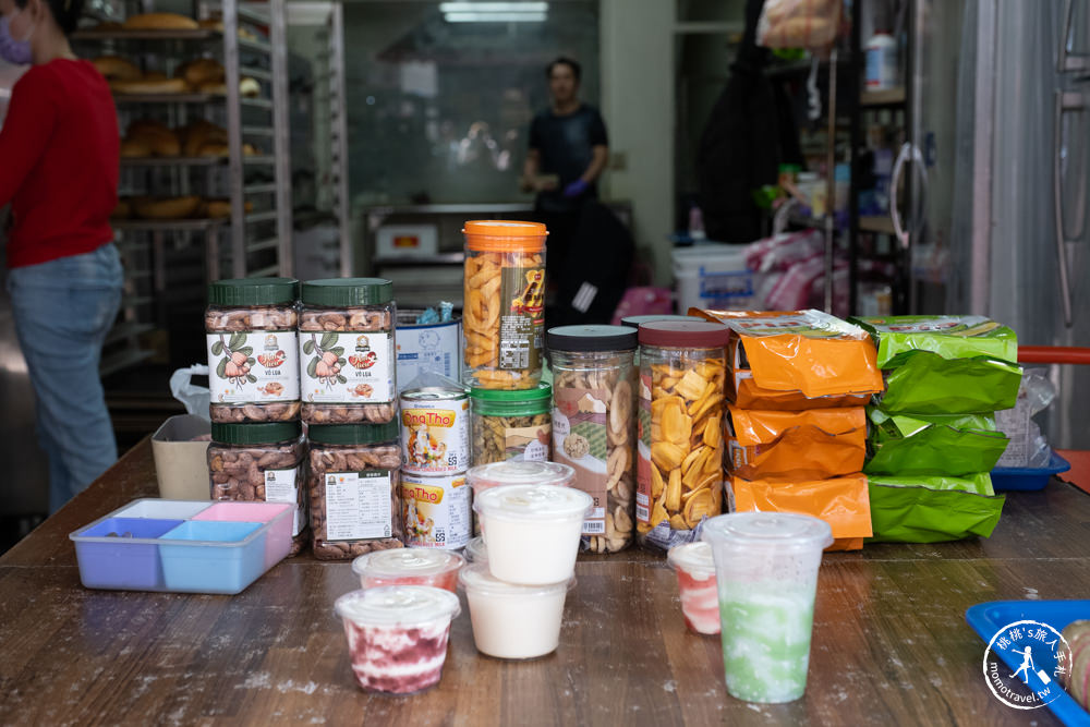 桃園大園美食|亞仙烘焙坊越南麵包(大園店菜單)|桃園巨無霸越南麵包排隊推薦!