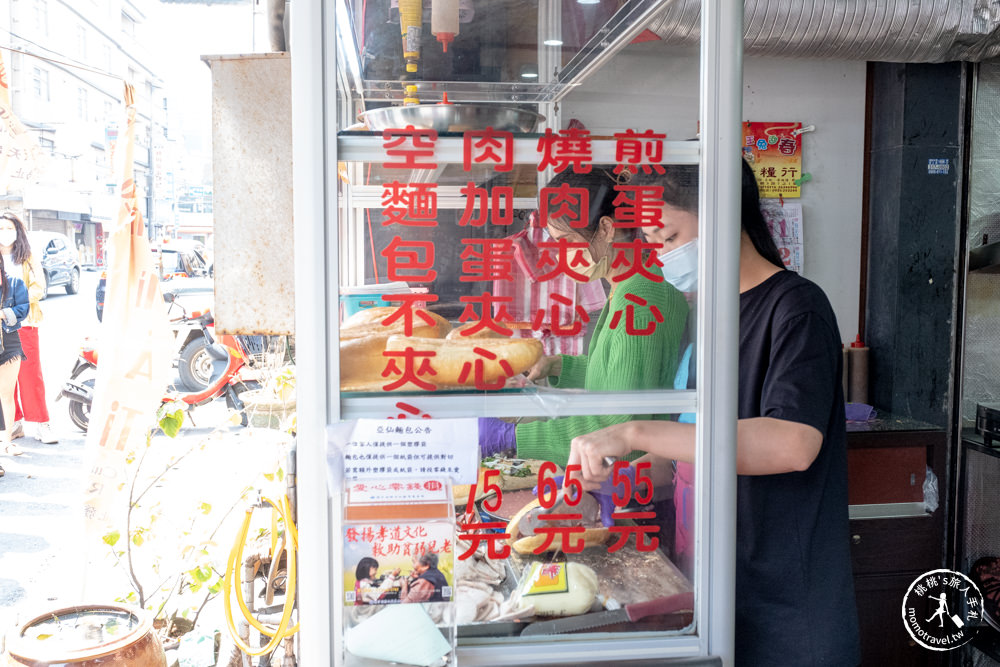 桃園大園美食|亞仙烘焙坊越南麵包(大園店菜單)|桃園巨無霸越南麵包排隊推薦!