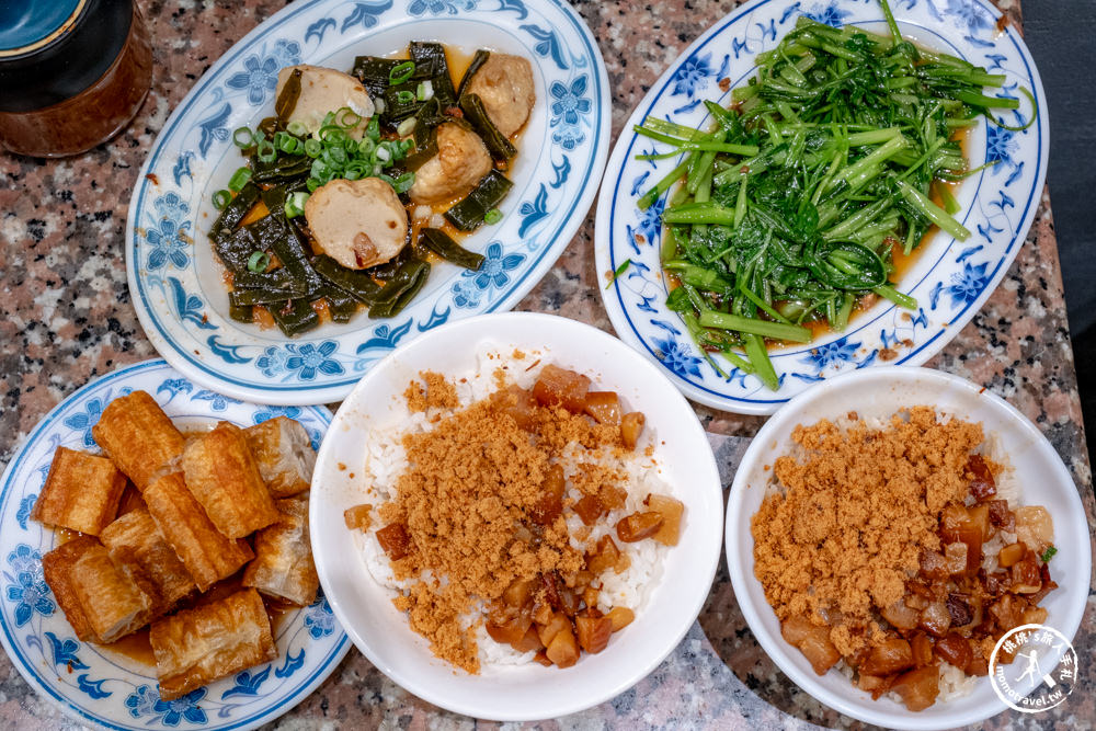 台南中西區美食|無名米糕(炮店米糕) 好吃推薦|米粒分明搭配魚鬆+肉燥，藏於巷弄依舊大排長龍(菜單價格.營業時間)