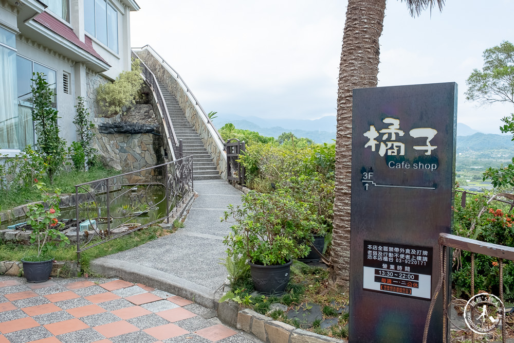 宜蘭員山美食|橘子咖啡 景觀餐廳|用餐低消不限時，從白天到夕陽，再接著看夜景!