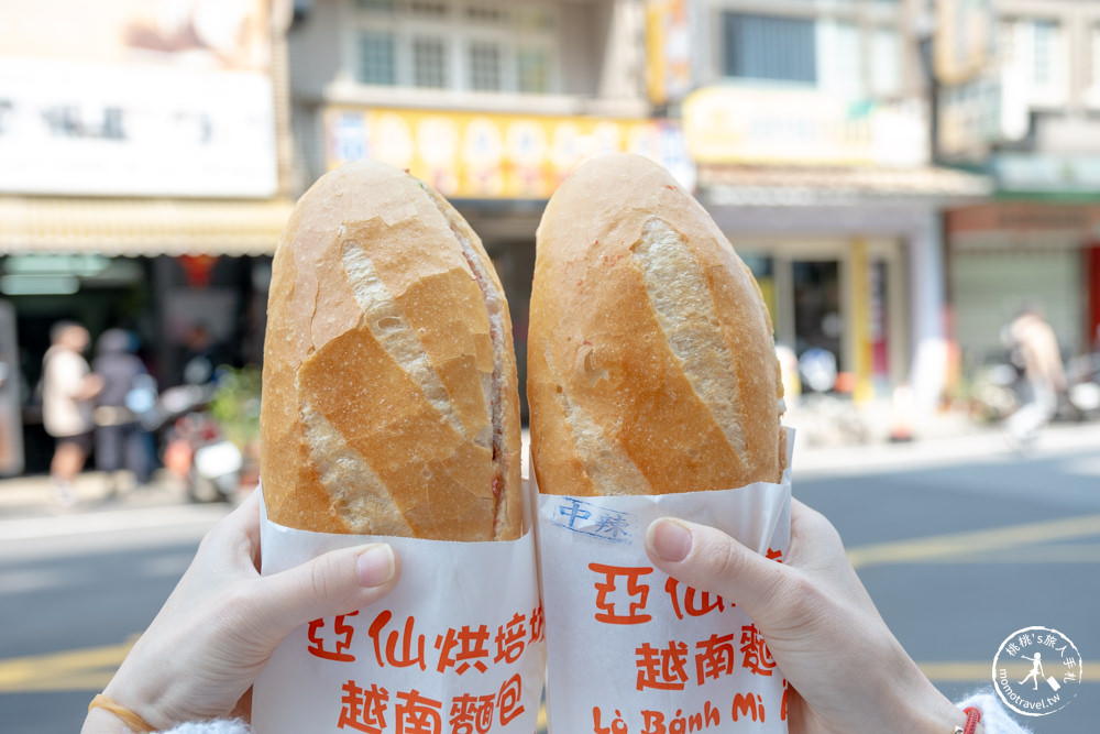 桃園大園美食|亞仙烘焙坊越南麵包(大園店菜單)|桃園巨無霸越南麵包排隊推薦!