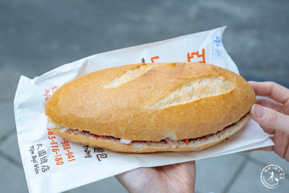 桃園大園美食|亞仙烘焙坊越南麵包(大園店菜單)|桃園巨無霸越南麵包排隊推薦!