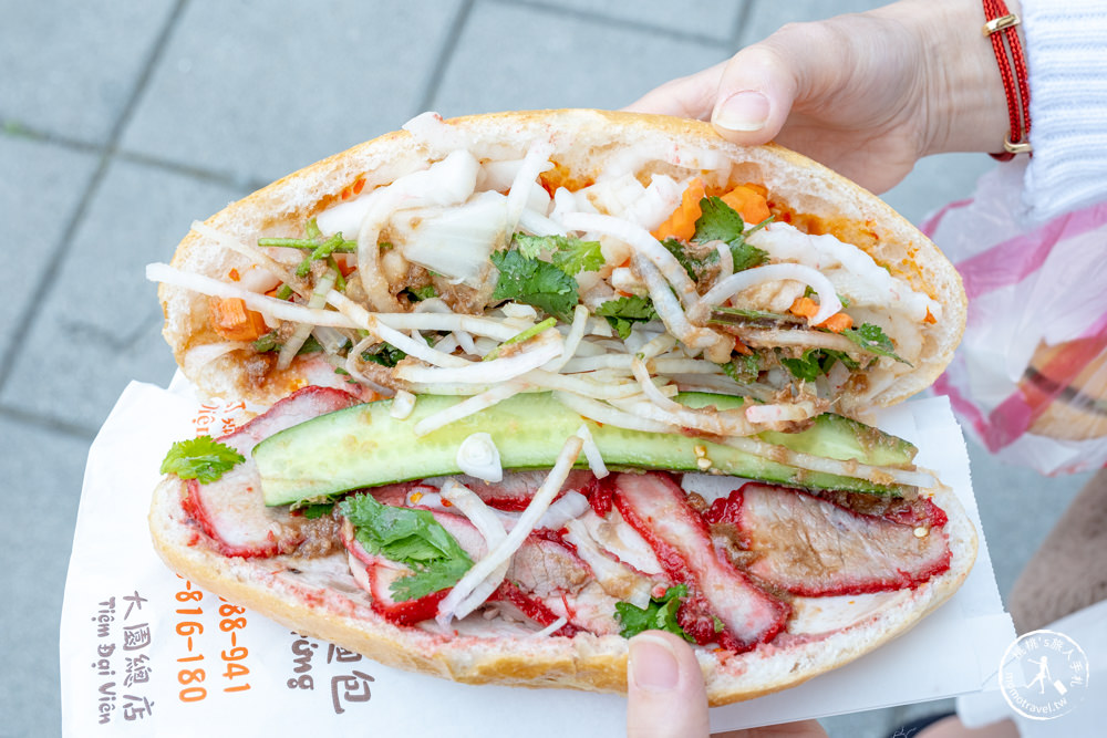 桃園大園美食|亞仙烘焙坊越南麵包(大園店菜單)|桃園巨無霸越南麵包排隊推薦!
