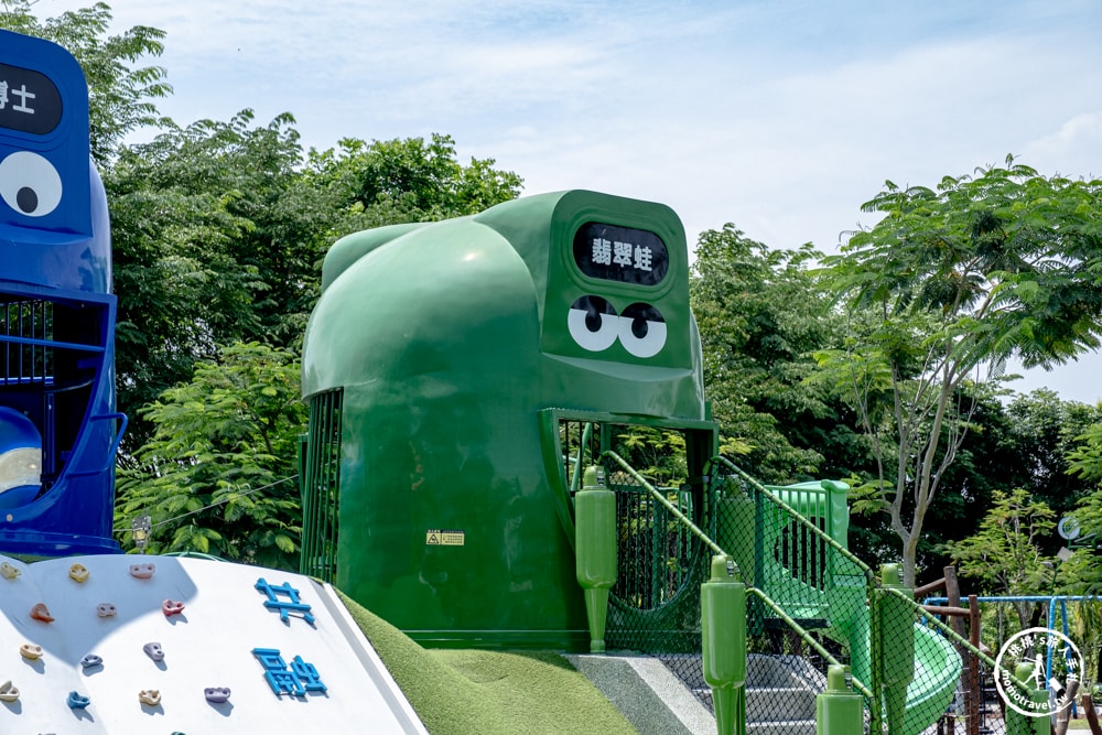 屏東南州景點|南州運動公園-外星寶寶資源回收桶變身趣味溜滑梯遊戲場親子公園