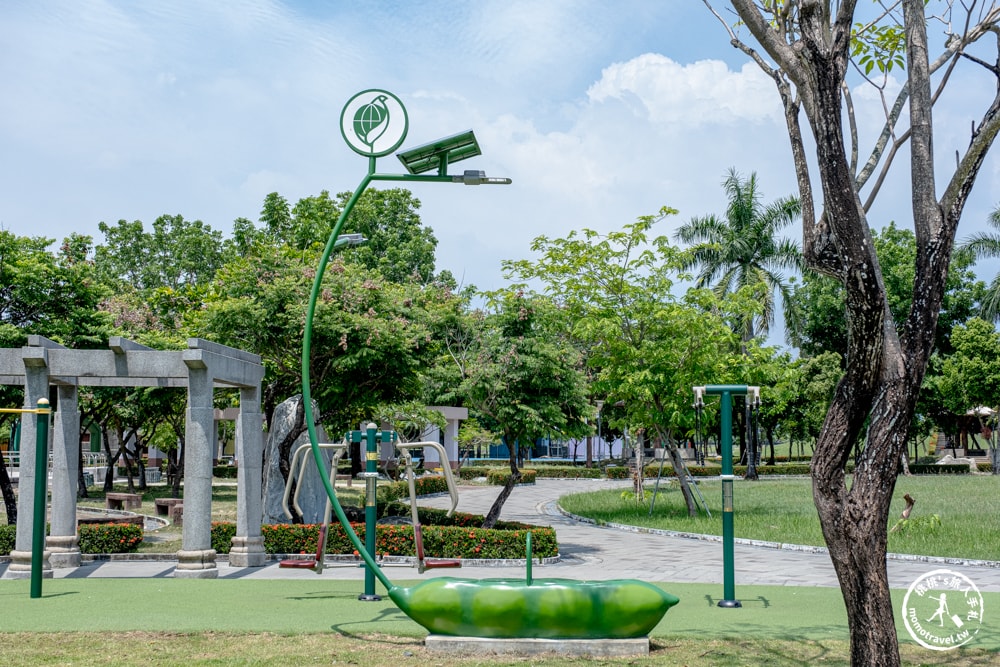 屏東南州景點|南州運動公園-外星寶寶資源回收桶變身趣味溜滑梯遊戲場親子公園