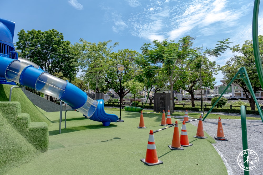 屏東南州景點|南州運動公園-外星寶寶資源回收桶變身趣味溜滑梯遊戲場親子公園