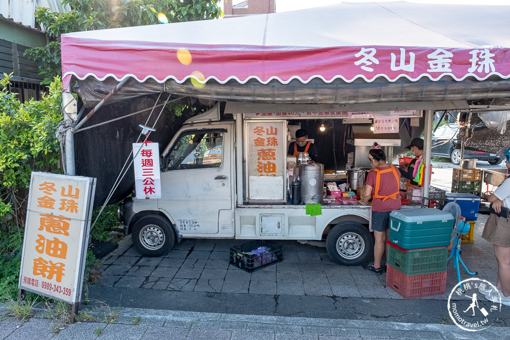 宜蘭冬山美食》冬山金珠蔥油餅│獨家Q彈餅皮+隱藏版黃金泡菜蔥油餅推薦(菜單價格)