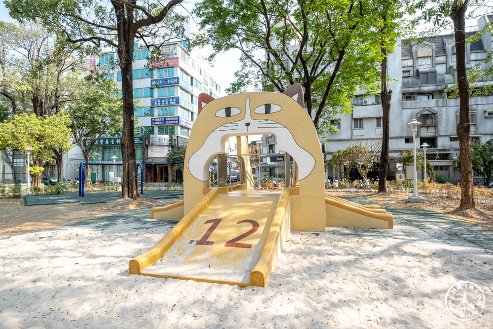 台南中西區景點|烏橋公園 大橘貓溜滑梯|台南親子公園推薦|藏金閣2館.前台南移民署旁