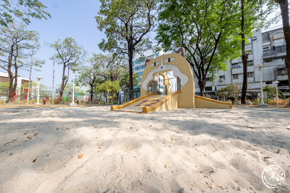 台南中西區景點|烏橋公園 大橘貓溜滑梯|台南親子公園推薦|藏金閣2館.前台南移民署旁