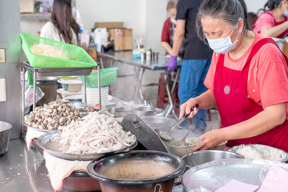 台南中西區美食|大勇街無名鹹粥|爆料鹹粥+虱目魚+蚵仔 百元不到佛心價推薦！