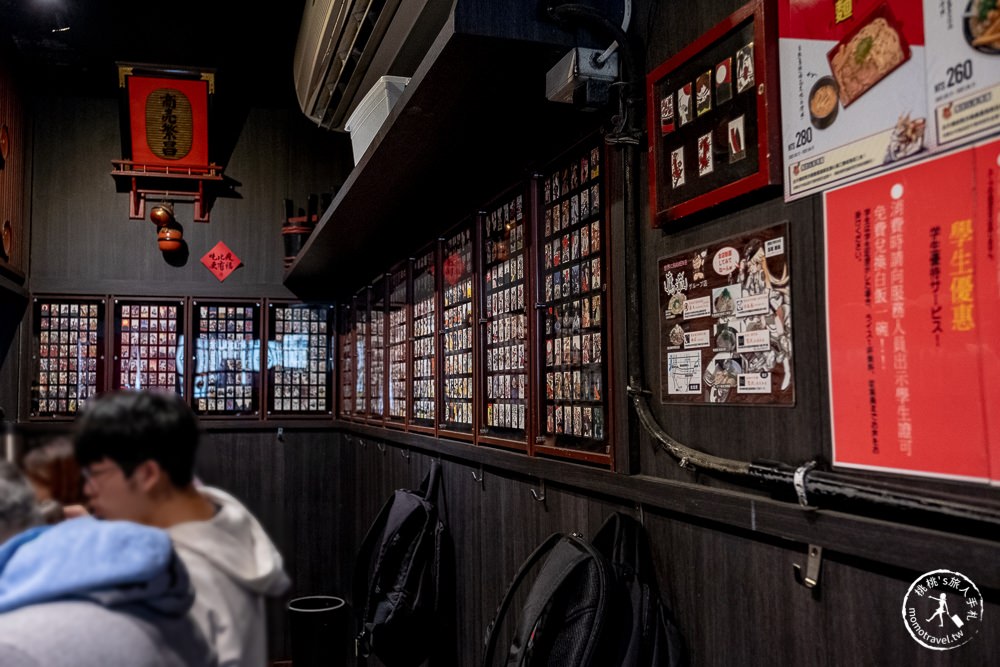 台北公館美食》鷹流東京豚骨拉麵-極匠│湯頭濃郁重口味 叉燒肉多到滿出來！(菜單價格)