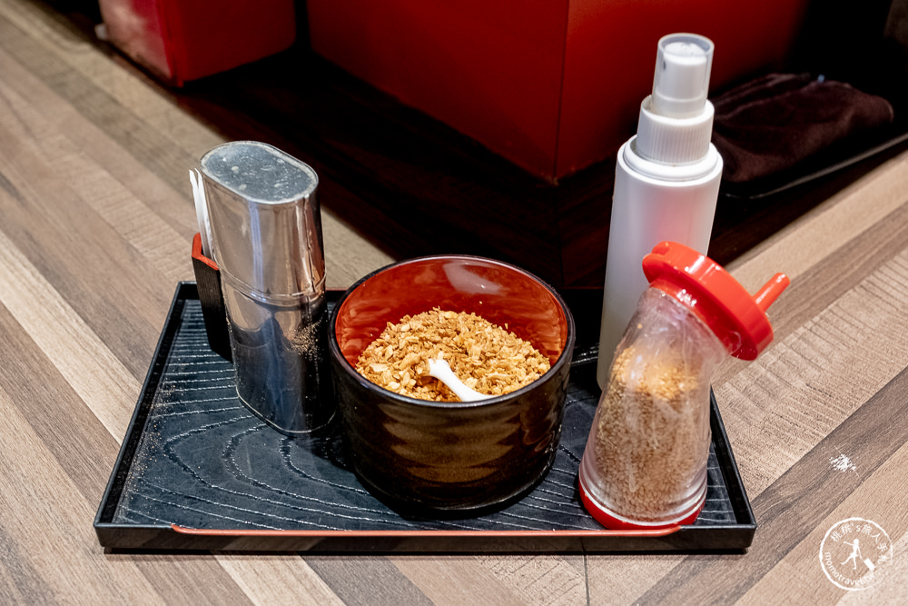 台北公館美食》鷹流東京豚骨拉麵-極匠│湯頭濃郁重口味 叉燒肉多到滿出來！(菜單價格)