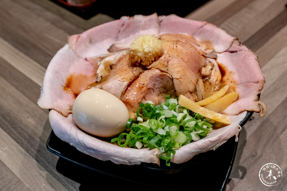 台北公館美食》鷹流東京豚骨拉麵-極匠│湯頭濃郁重口味 叉燒肉多到滿出來！(菜單價格)