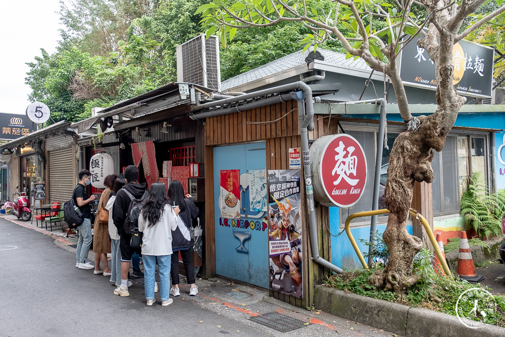 台北公館美食》鷹流東京豚骨拉麵-極匠│湯頭濃郁重口味 叉燒肉多到滿出來！(菜單價格)