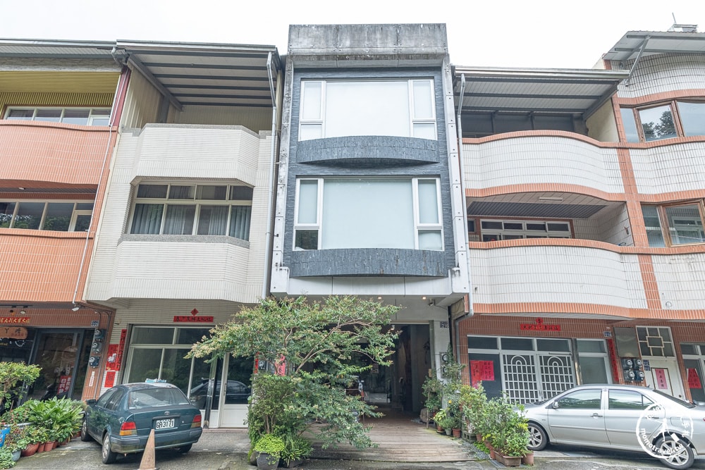 南投魚池住宿|日月潭山慕藝旅 Sun Moon Inn-質感清水模.陽光綠植.還有療癒超美的天井大廳